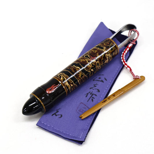 Ciseaux japonais coupe-fil 90 mm avec étui artisanal Masashi « Kokoro » – laque urushi, motif flamme – Japon