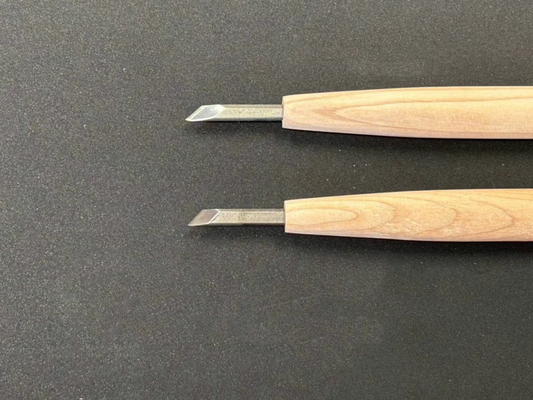 Japanese chisel specially designed for carving shogi pieces (Komabori) – HSS steel – 4.5 mm – Cherry wood handle