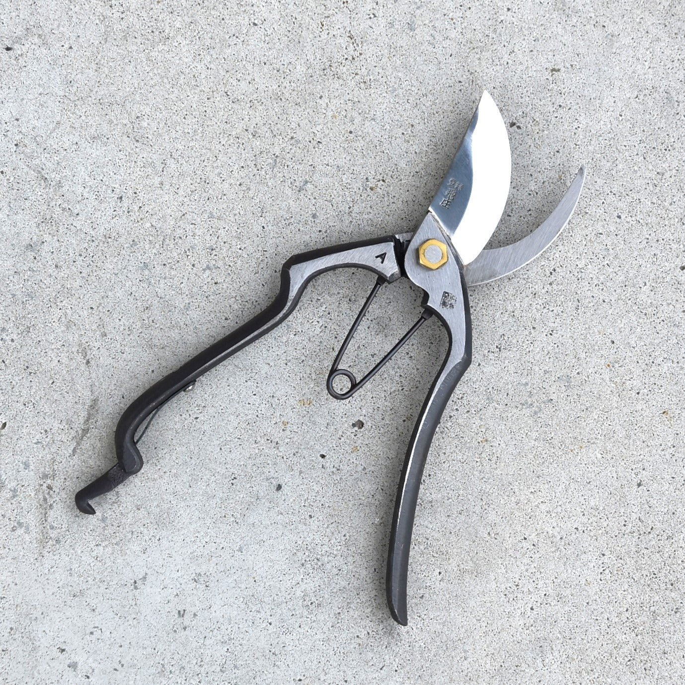 Sécateur japonais Tobisho A 230 mm – Acier Yasuki – Professionnel forgé main