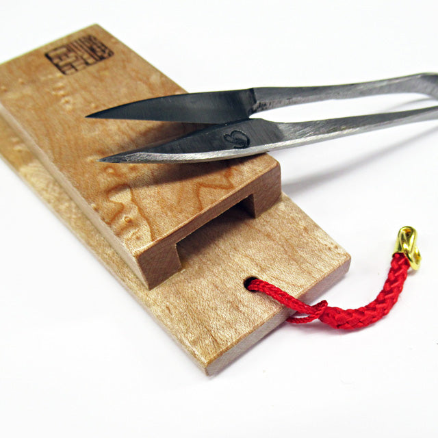 Ciseaux japonais coupe-fil 90 mm avec étui Hagoita en érable moucheté – Kibuna