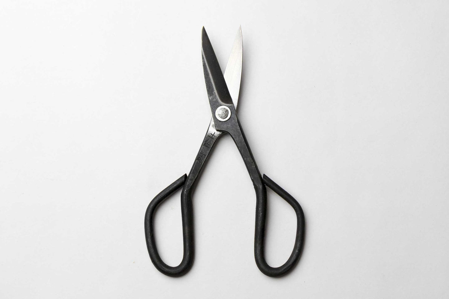 Ciseaux japonais 165 mm en acier Aogami n°2 – Forgés main