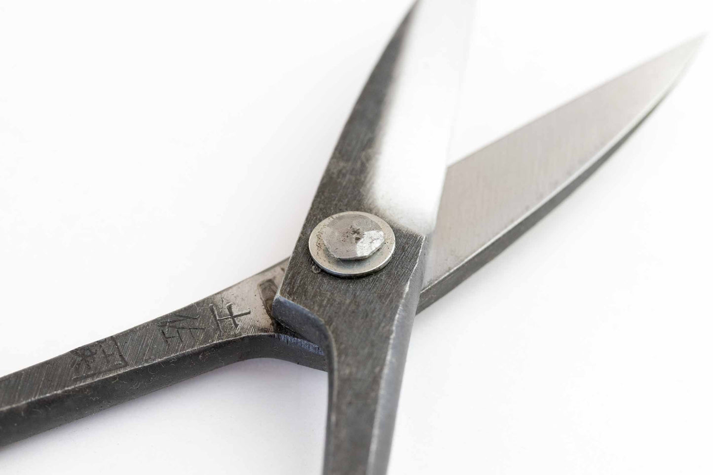 Ciseaux japonais 165 mm en acier Aogami n°2 – Forgés main