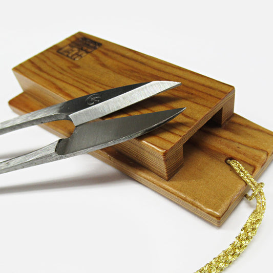 Ciseaux japonais coupe-fil 90 mm avec étui Hagoita en bois de Yakusugi (cèdre de Yakushima) – Kibuna