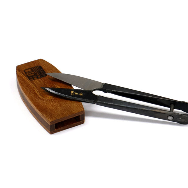 Ciseaux japonais coupe-fil Misuzu 105 mm avec étui Saya en bois d’Enju – Kibuna