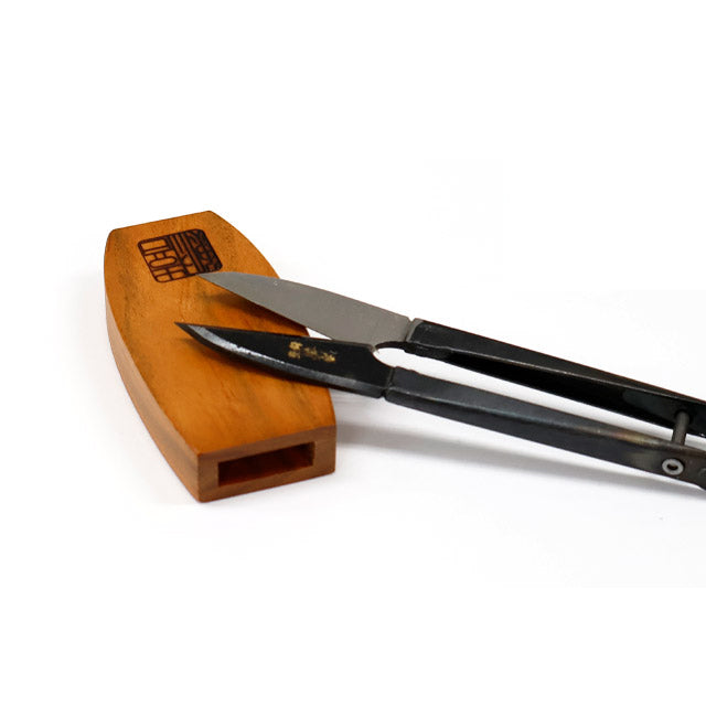 Ciseaux japonais coupe-fil Misuzu 105 mm avec étui Saya en cerisier Yamazakura – Kibuna