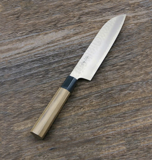 Couteau japonais Santoku Kiyokane 165 mm – Acier VG10 martelé, manche en noyer