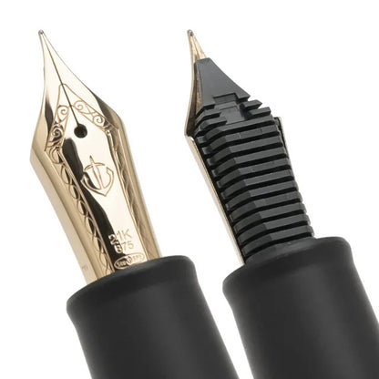 Stylo-plume Sailor en ébonite gravée – Plume or 21 carats