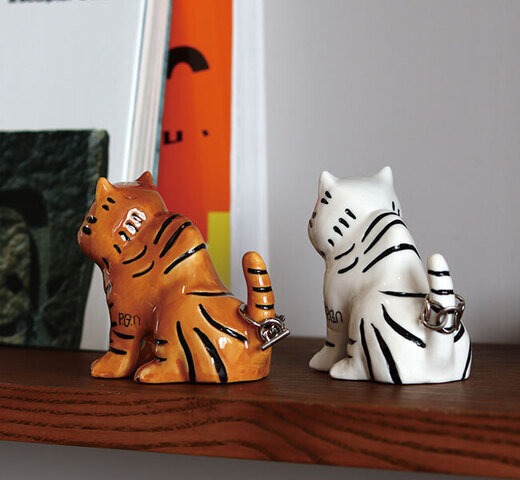 Figurine Tigre Tibétain en Porcelaine POST GENERAL | Objet Décoratif & Porte-Bagues