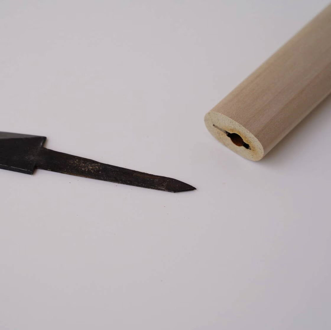Baishinshi Yokote Kiridashi White Steel – Couteau japonais pour droitier ou gaucher avec étui bois
