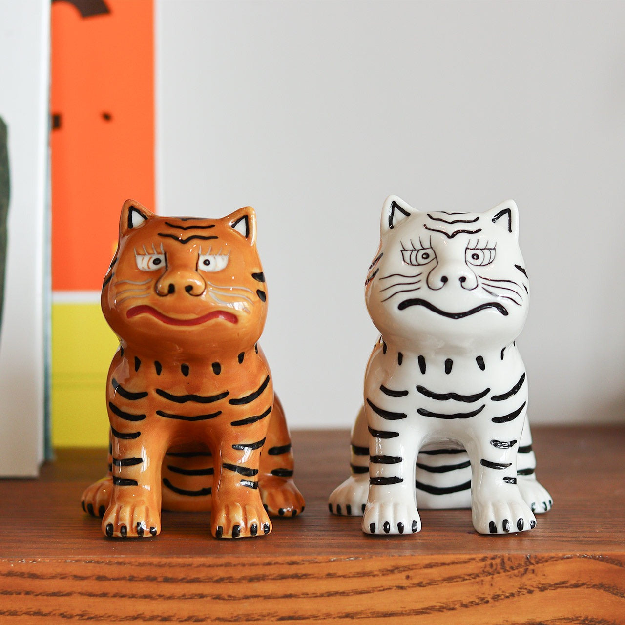 Figurine Tigre Tibétain en Porcelaine POST GENERAL | Objet Décoratif & Porte-Bagues