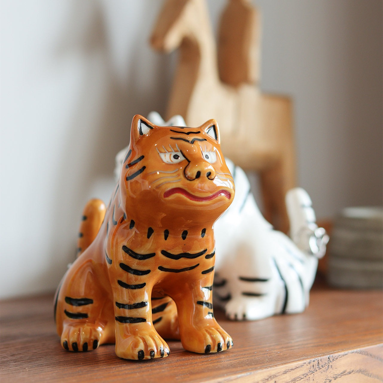 Figurine Tigre Tibétain en Porcelaine POST GENERAL | Objet Décoratif & Porte-Bagues