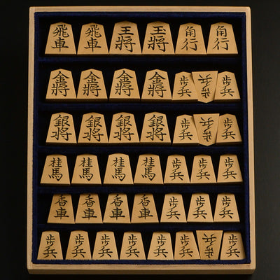Pièces de shogi sculptées – Buis de Mikurajima – Kinryū – Œuvre de Shūraku (pièce unique)