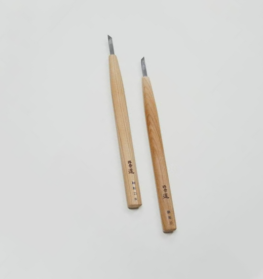 Japanese chisel specially designed for carving shogi pieces (Komabori) – HSS steel – 4.5 mm – Cherry wood handle
