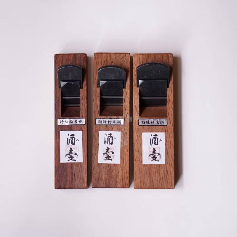 Small Japanese Jozaburo “Sakazuki” plane – Red oak body – 36 / 42 / 50 mm