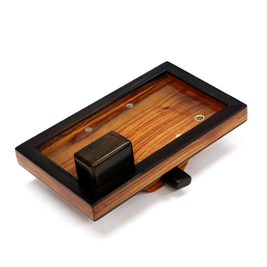 Plateau de pêche japonais avec porte-canne intégré – Yūshi – Bois massif, usage gauche/droit (S / M)