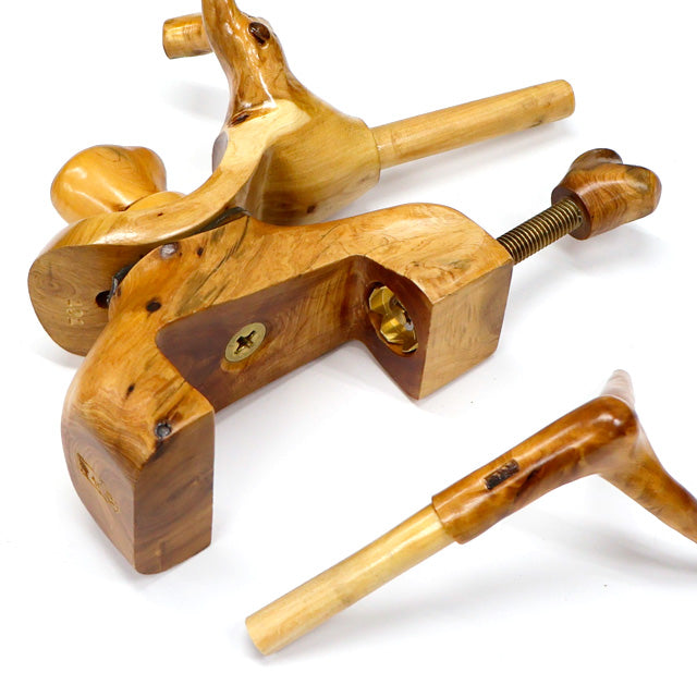 Handcrafted Japanese juniper wood walking stick holder – arched design – Mankyu – unique piece (#3)