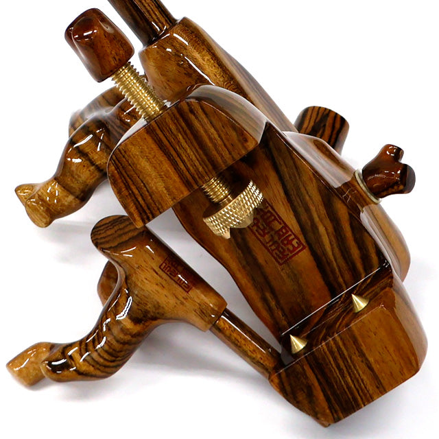 Porte-canne japonais artisanal en bois “Golden Tan” – modèle canon, taille moyenne – Shoyo – pièce unique