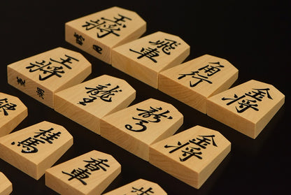 Pièces de shogi en buis de Mikurajima – style d’écriture Ryōko – Artisan Seigetsu