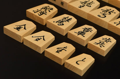 Pièces de shogi en buis de Mikurajima – style d’écriture Ryōko – Artisan Seigetsu