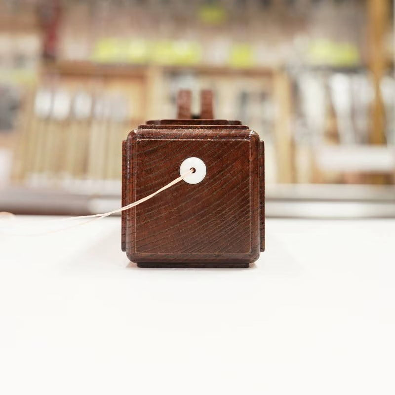 Cordeau traceur japonais traditionnel Sumitsubo “Kicchō” – Modèle trou – Bois de keyaki artisanal